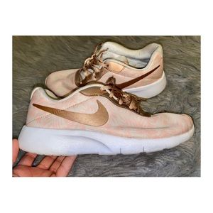 Tropical print Nike runners